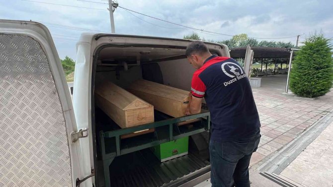 3 kişilik aile mezar olan otomobil hurda yığınına döndü