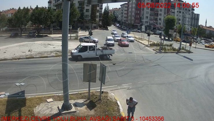 6 kişinin yaralandığı vidanjörle kamyonetin çarpıştığı kaza kamerada