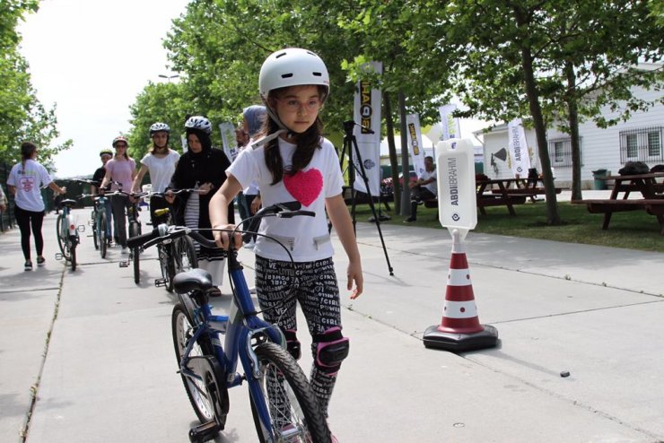 85 yaşında bisiklete binmeyi öğrendi