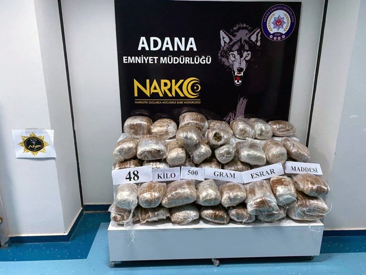Adına kargoladığı kolilerden 48,5 kilo esrar çıktı, operasyonla yakalandı