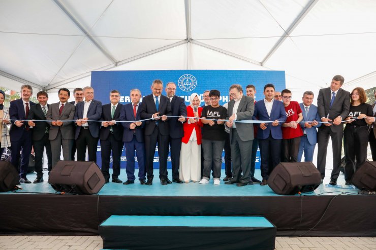 Bakan Özer, müfredata yeni eklenen dersi duyurdu