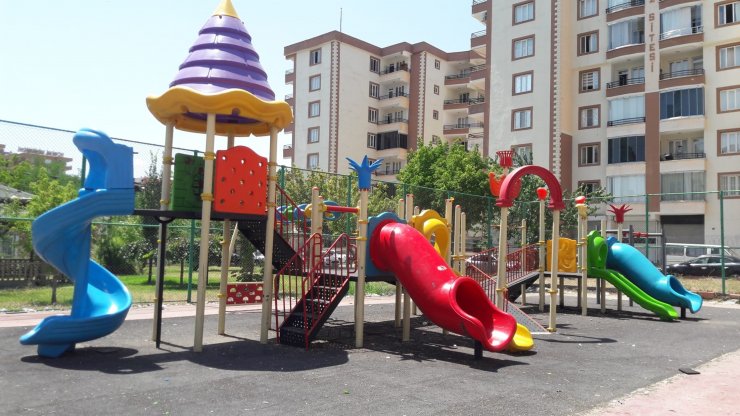 Diyarbakır’da kavurucu sıcaklar nedeniyle cadde ve sokaklar boş kaldı