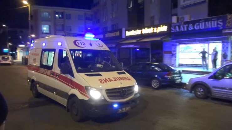 Esenyurt’ta sokak ortasında kendine zarar verdi