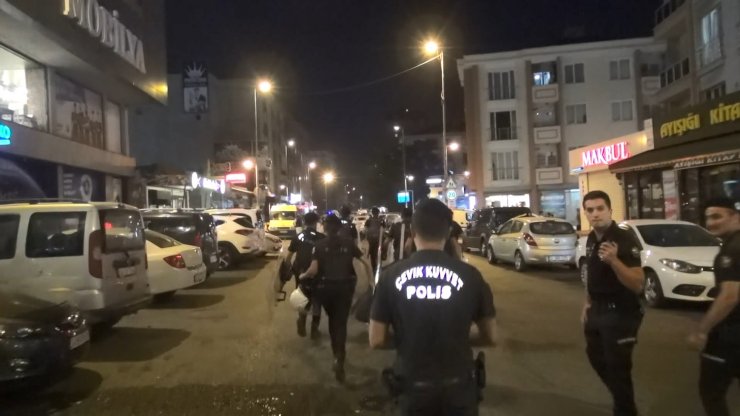 Esenyurt’ta sokak ortasında kendine zarar verdi