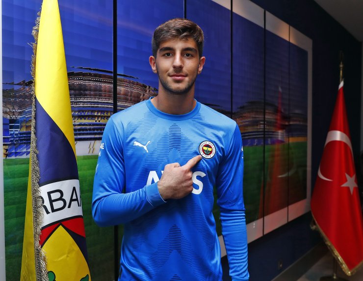 Fenerbahçe, 5 oyuncuyla profesyonel sözleşme imzaladı