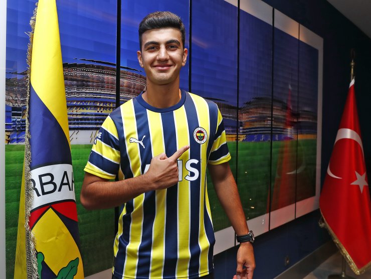 Fenerbahçe, 5 oyuncuyla profesyonel sözleşme imzaladı