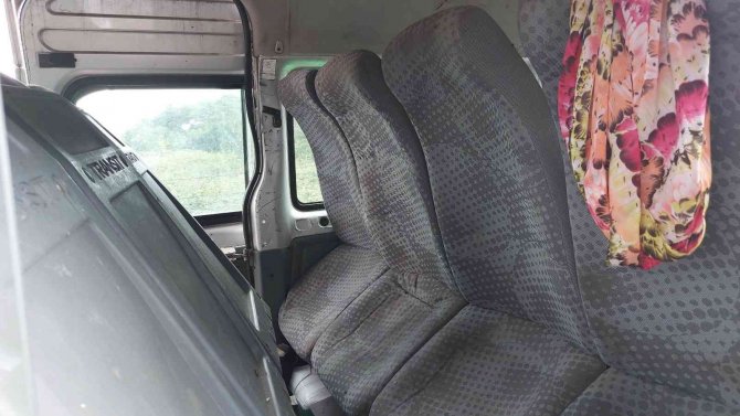 Fındık toplamaya giden ailelerin bulunduğu minibüs tırla çarpıştı: 14 yaralı