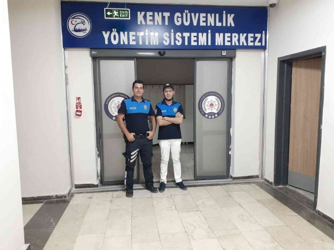 Polis ekipleri engelli ve özel çocukları sevindirdi