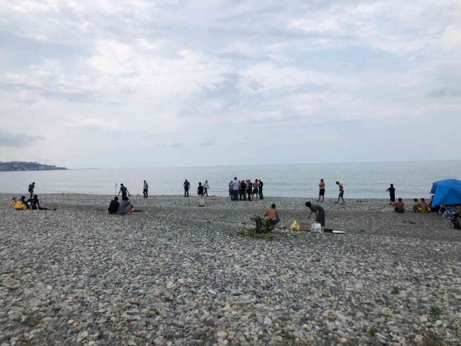Rize’de denize giren yaşlı adam boğuldu