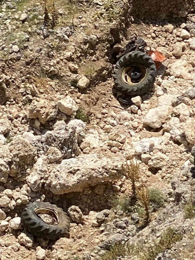 Traktör 200 metrelik uçuruma yuvarlandı