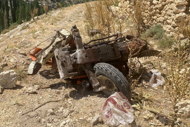 Traktör 200 metrelik uçuruma yuvarlandı