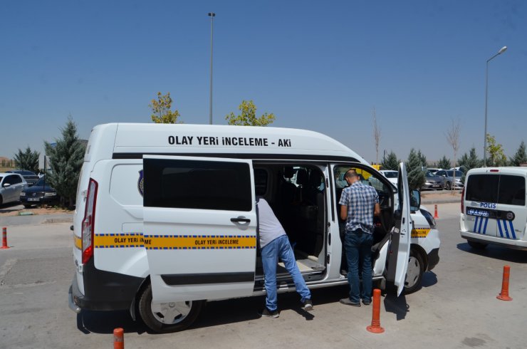Duygu, evinde erkek arkadaşının silahından çıkan kurşunla yaralandı