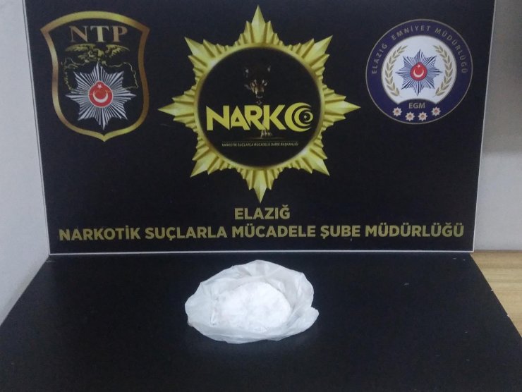 Elazığ'da araçta metamfetaminle yakalanan 2 şüpheli tutuklandı