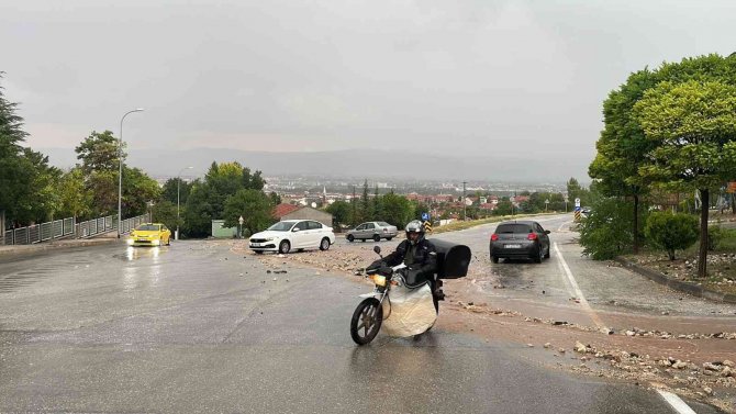 Eskişehir’de sağanak yağış etkili oldu