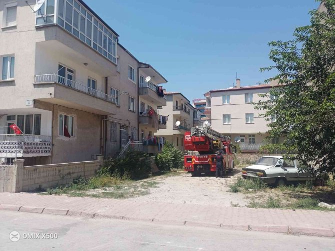 Evde mahsur kalan engelli çocuğu itfaiye kurtardı