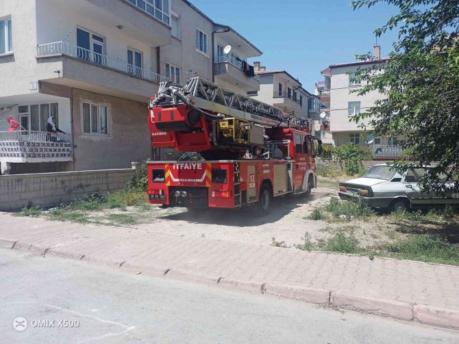 Evde mahsur kalan engelli çocuğu itfaiye kurtardı