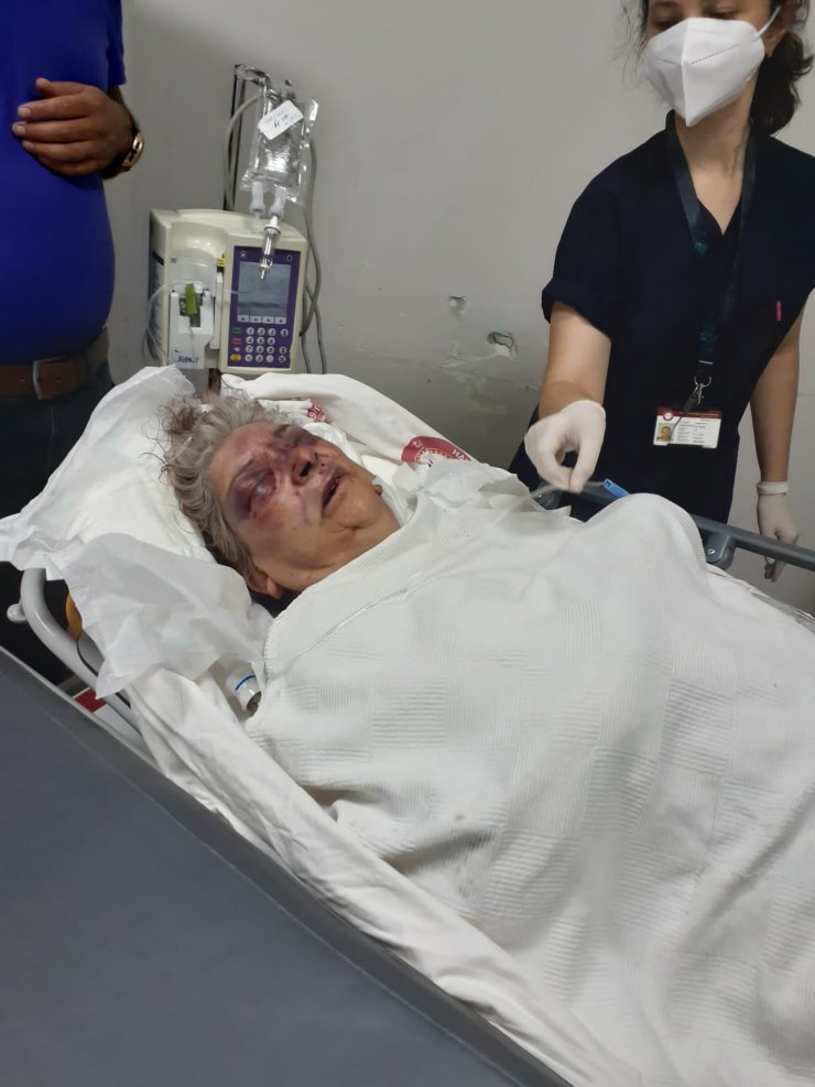 Evine gittiği akrabasını 34 yerinden bıçaklayıp bilezik ve parasını gasbetti