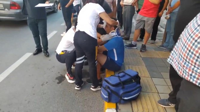 Motosiklet kamyonete çarptı: 1 yaralı