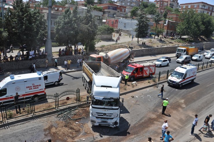 Üst geçidi kullanmayan yayalar, kazaya neden oldu: 5 yaralı