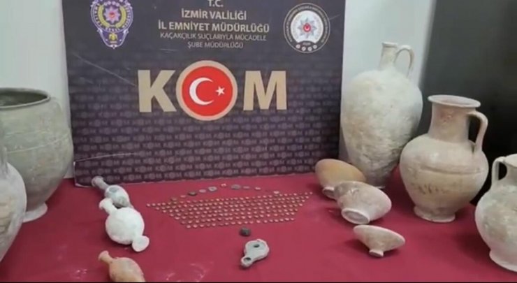 2 araçta çok sayıda tarihi eser ele geçirildi