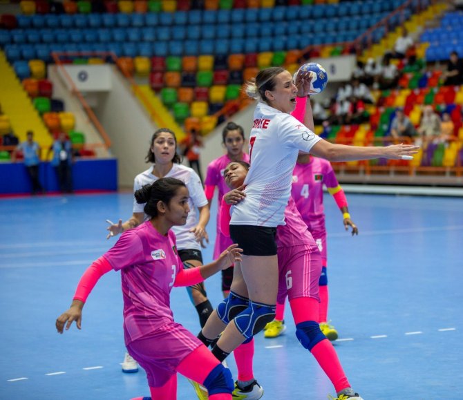 A Milli Kadın Hentbol Takımı galibiyetle başladı