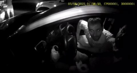 Alkollü sürücü ve arkadaşları denetim yapan ekiplere direnince gözaltına alındı