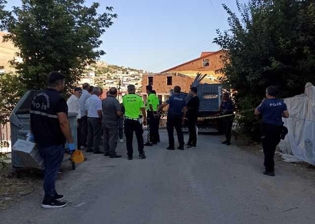 Bisikletiyle kamyonun altına giren çocuk hayatını kaybetti