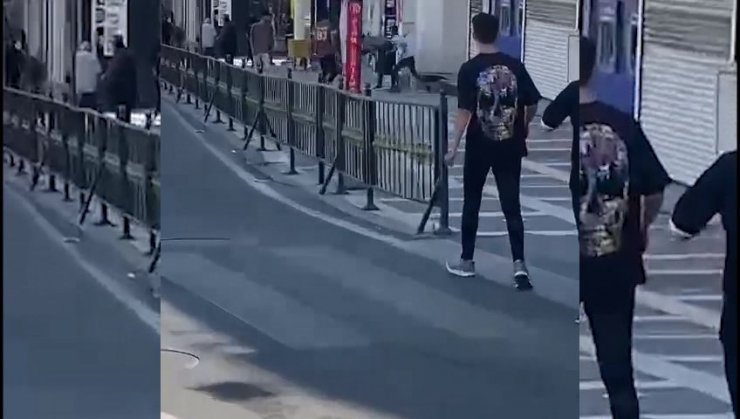 Çevredekileri korkuttu, dövülüp, polise teslim edildi