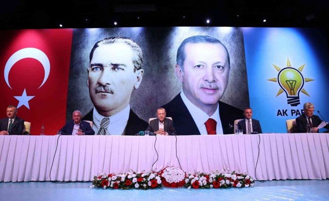 Cumhurbaşkanı Erdoğan partililerle bir araya geldi