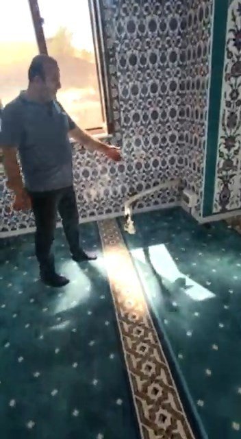 Elazığ’da hırsızlar gece camiye girdi