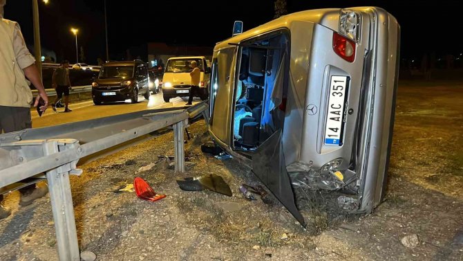 İki kazada araçlar takla attı: 2’si ağır 6 yaralı