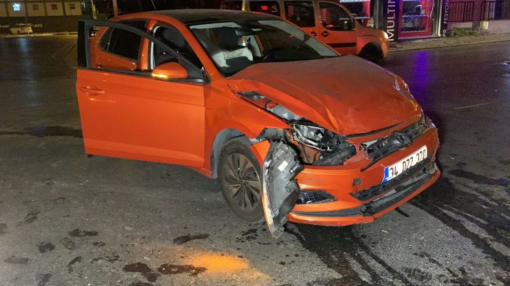 İstanbul-Ümraniye’de iki otomobil çarpıştı: 2 yaralı