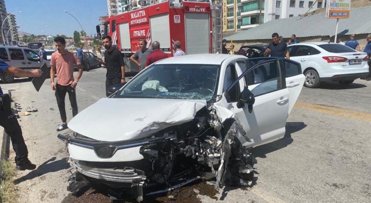 Malatya'da 4 otomobilli zincirleme kaza: 9 yaralı