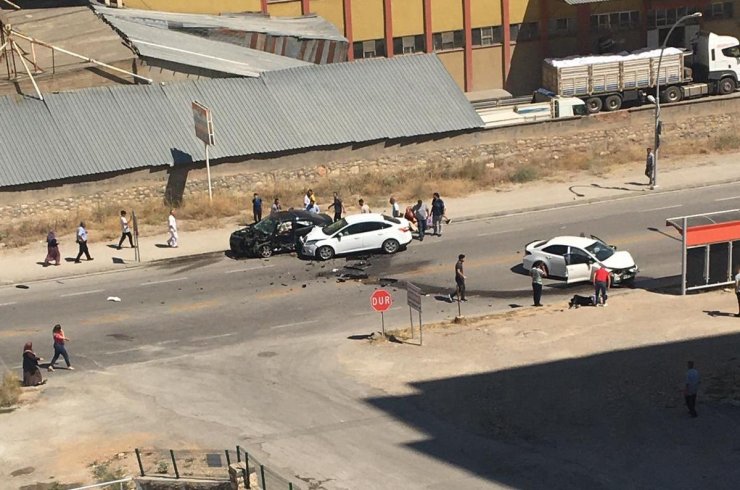 Malatya'da 4 otomobilli zincirleme kaza: 9 yaralı