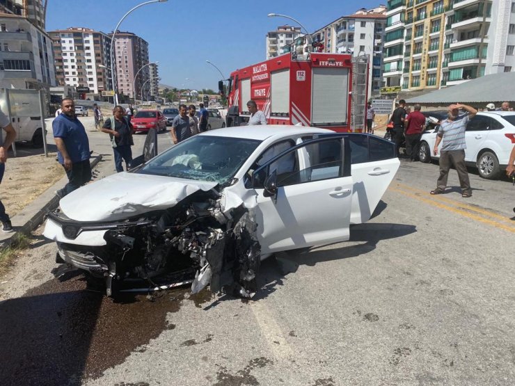 Malatya'da 4 otomobilli zincirleme kaza: 9 yaralı