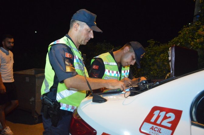 O ilçeye giren araçlar tek tek durduruldu