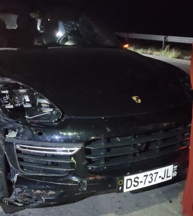 Otomobil ticari araca çarptı: 3’ü çocuk 5 yaralı