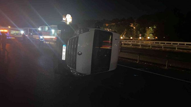 Servis aracı devrildi: 9 işçi yaralı