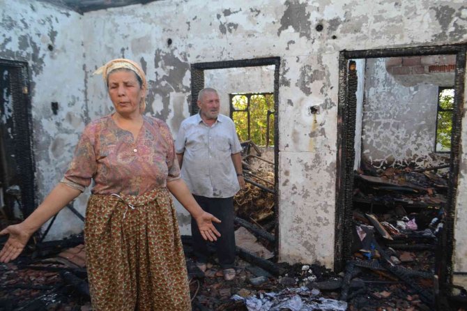 Tek katlı ev alevlere teslim oldu