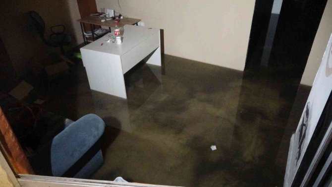 Uşak’ta şiddetli yağış sonrasında su baskınları yaşandı