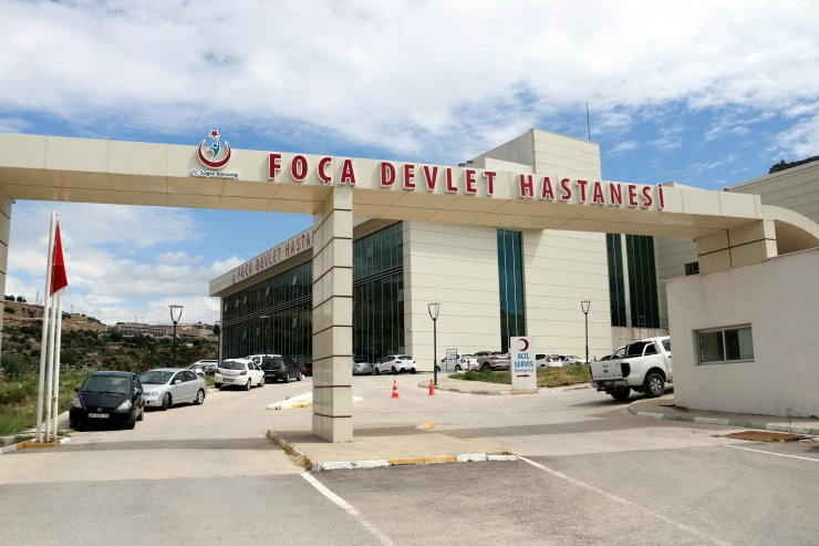 Acil serviste sağlık çalışanına makasla saldırdı