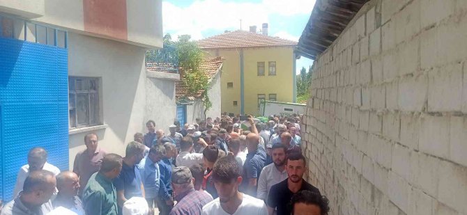 Anne ve bebeği aynı tabutta son yolculuğuna uğurlandı