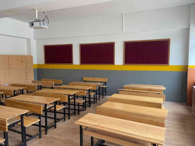 Eskişehir’de okullarda bakım ve onarım çalışmaları sürüyor