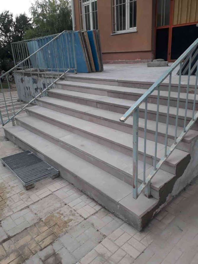 Eskişehir’de okullarda bakım ve onarım çalışmaları sürüyor