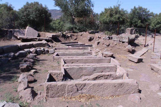 Günümüze ulaşan tek Hestia heykeli, gün sayıyor