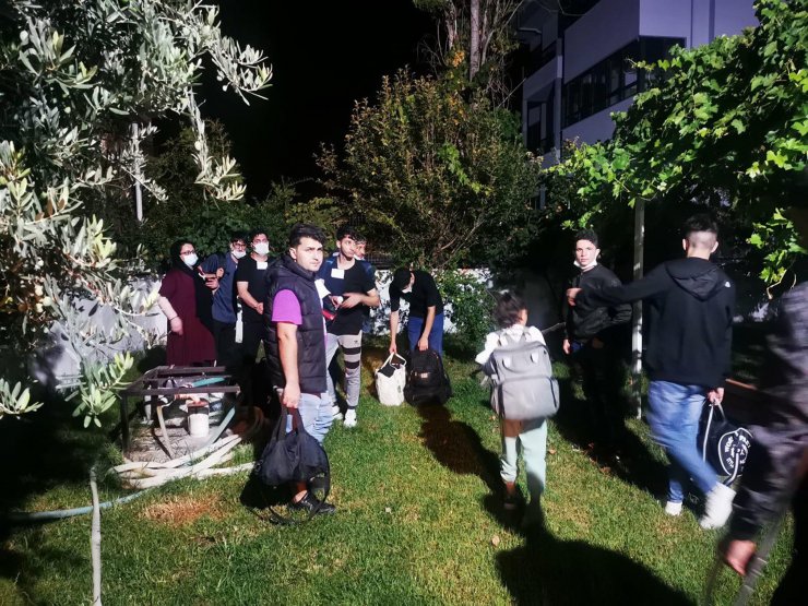 Muğla'da 33 kaçak göçmen ile 4 organizatör şüphelisi yakalandı