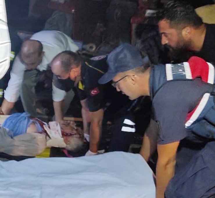 Otomobil, traktörün arkasındaki su tankerine çarptı; 1 ölü, 3 yaralı