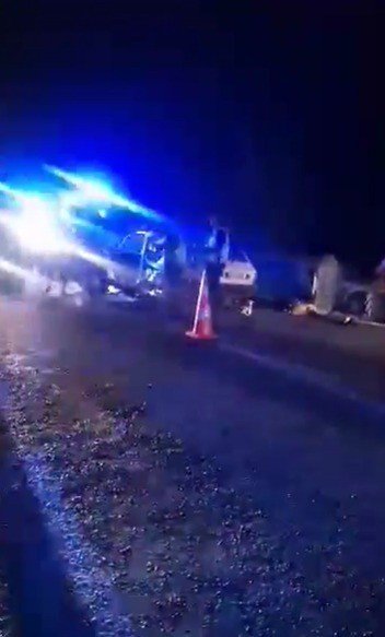 Otomobil traktörün taşıdığı su tankerine çarptı; 1 ölü, 4 yaralı