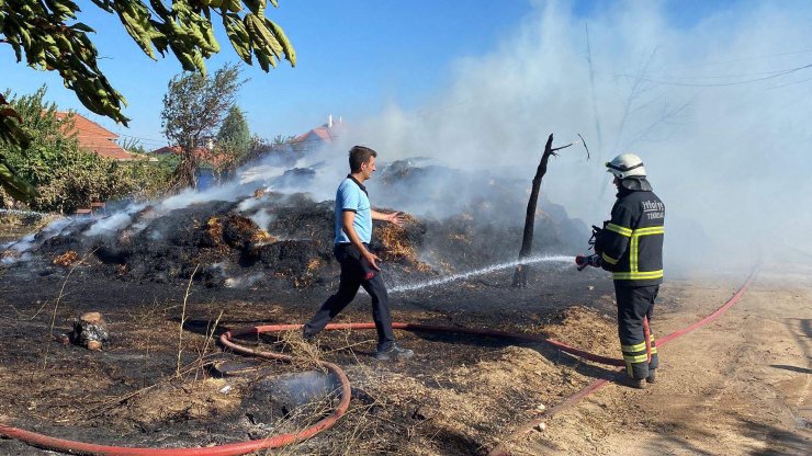 Saman yangını ahıra sıçradı; 20 küçükbaş öldü
