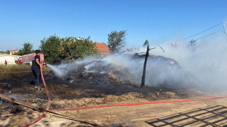 Saman yangını ahıra sıçradı; 20 küçükbaş öldü